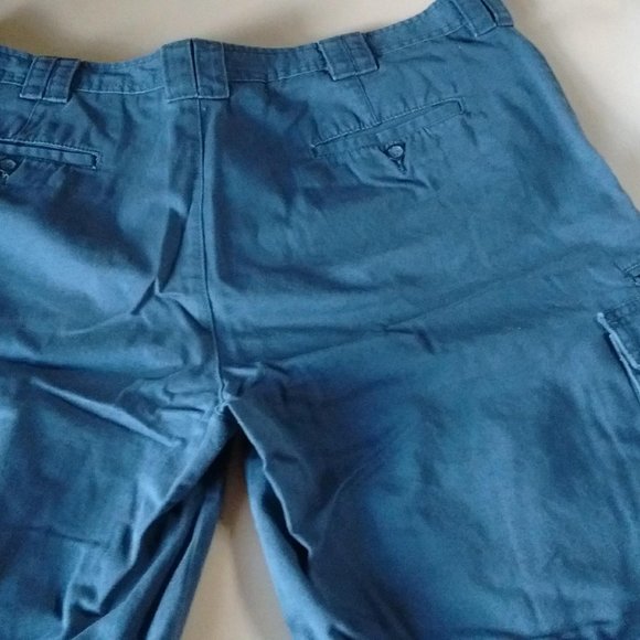 Men's Axis LA 100% Cotton Cargo Style Shorts, 40W Dark Grey in Color - Picture 3 of 5